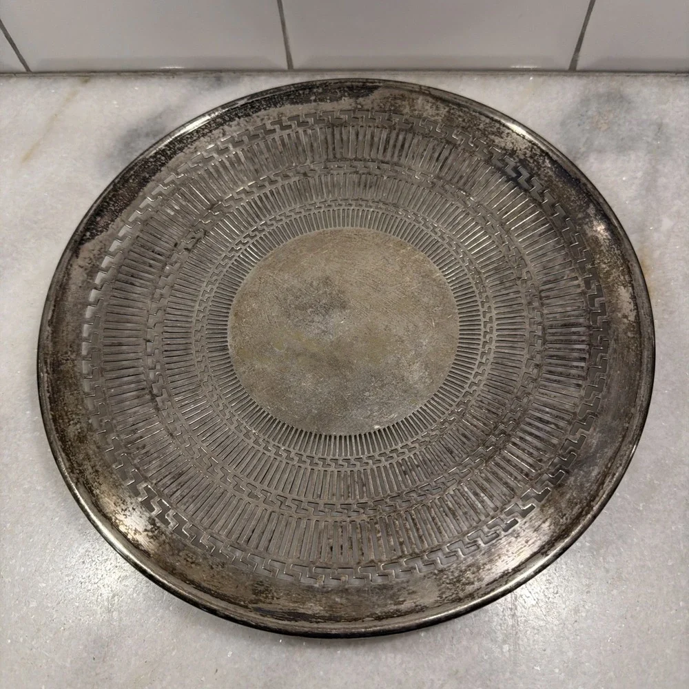 SHEFFIELD  DESIGN MADE IN USA HMC  E.P.N.S. 0326  SILVER COLOR FOOTED PLATES 10